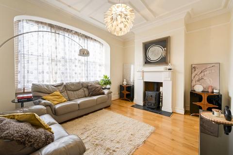 3 bedroom flat to rent, Lucien Road, Furzedown, London, SW17