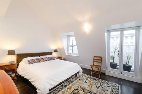 4 bedroom flat to rent, Queens Gate, South Kensington, London, SW7