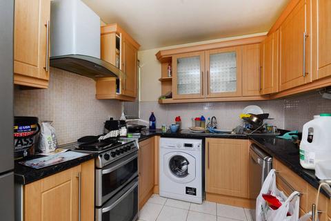 2 bedroom flat to rent, Foundling Court, Bloomsbury, London, WC1N