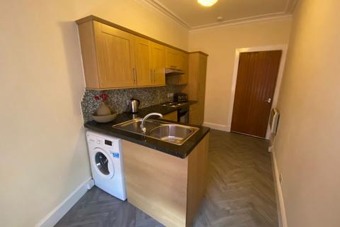 1 bedroom flat to rent, 8 Forfar Road, Dundee. DD4 7AR