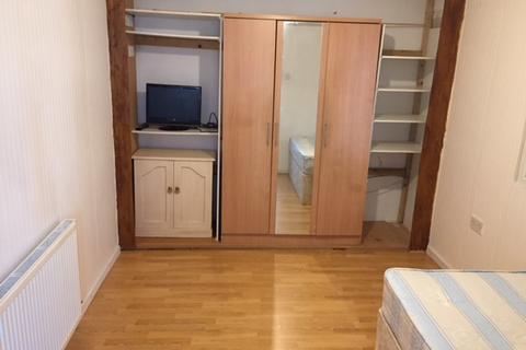 1 bedroom flat to rent, Lodge Way, Ashford, TW15