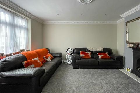 3 bedroom terraced house to rent, Avis Square, Limehouse, London, E1