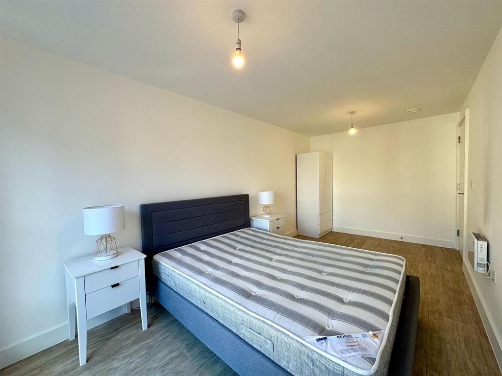 Main bedroom pic 2.jpeg