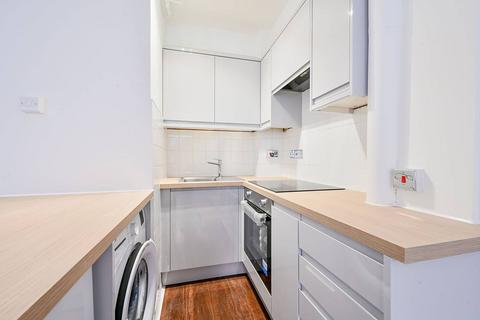 Studio to rent, Hamlet Gardens, Hammersmith, London, W6