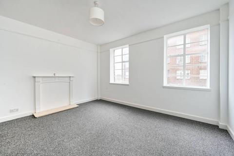 Studio to rent, Hamlet Gardens, Hammersmith, London, W6