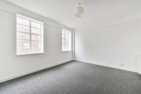 Studio to rent, Hamlet Gardens, Hammersmith, London, W6