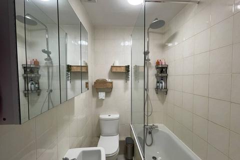 57b Exning Road, London, E16 4NE