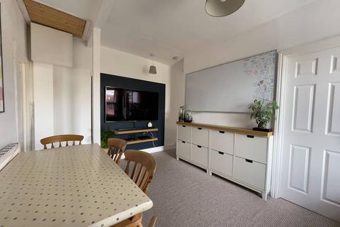 57b Exning Road, London, E16 4NE