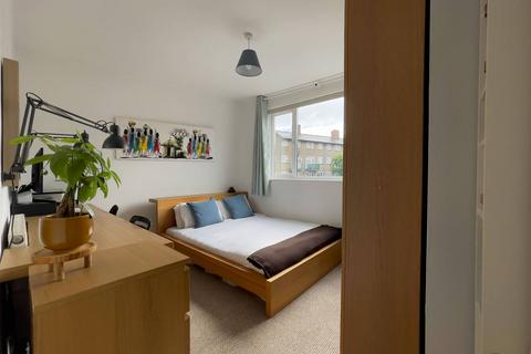 57b Exning Road, London, E16 4NE
