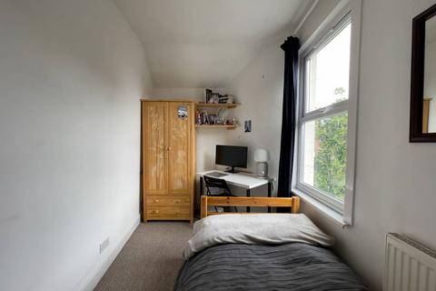 57b Exning Road, London, E16 4NE