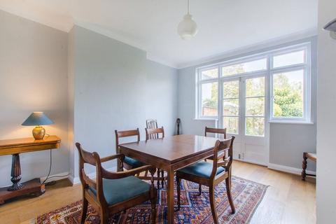 42 The Mead, Beckenham, BR3 5PF