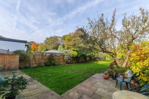 42 The Mead, Beckenham, BR3 5PF