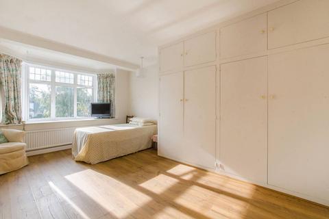 42 The Mead, Beckenham, BR3 5PF