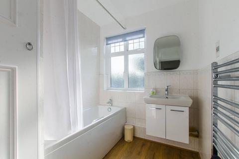 42 The Mead, Beckenham, BR3 5PF