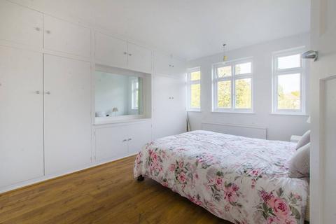 42 The Mead, Beckenham, BR3 5PF