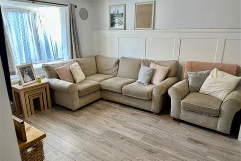 25 Highclere Way, Worthing, BN13 3RF