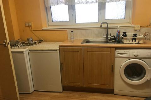 1 bedroom in a flat share to rent, Rossendale Street, London E5