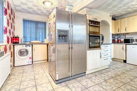 150 Pinks Hill, Swanley, BR8 8NW