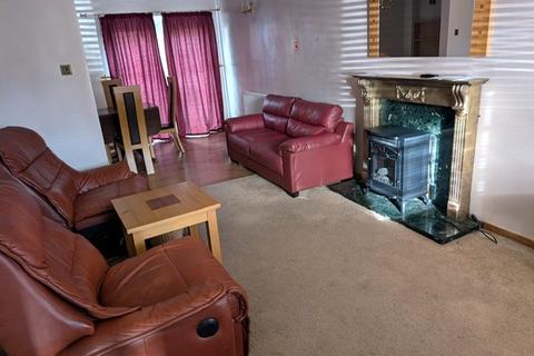 3 bedroom semi-detached house to rent, Bransdale Close, Wolverhampton WV6