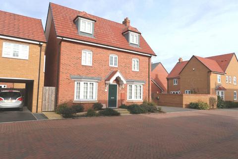 4 bedroom detached house to rent, Croxden Gardens, Bedford, MK40