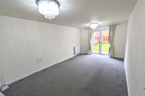 4 bedroom detached house to rent, Croxden Gardens, Bedford, MK40