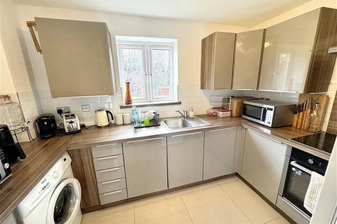 2 bedroom flat to rent, Jack Clow Road, West Ham