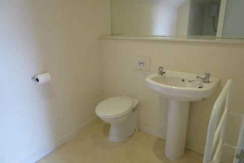 2 bedroom flat to rent, 6 (Attic) Perth Road, ,