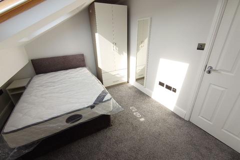 5 bedroom terraced house to rent, Redgrave Street