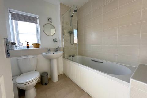40 Claypitts Boulevard, Warwick, CV34 6HQ