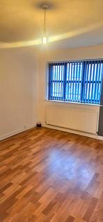 2 bedroom semi-detached house to rent, Manchester M16