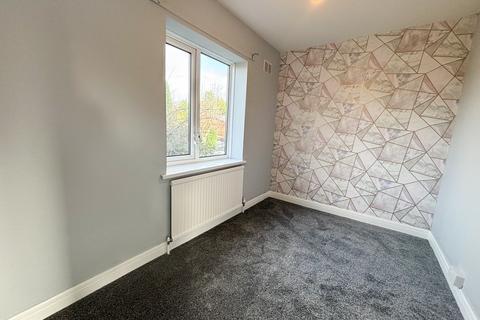 3 bedroom semi-detached house to rent, Bolton BL2