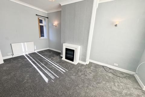 3 bedroom semi-detached house to rent, Bolton BL2