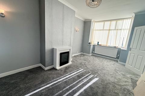 3 bedroom semi-detached house to rent, Bolton BL2