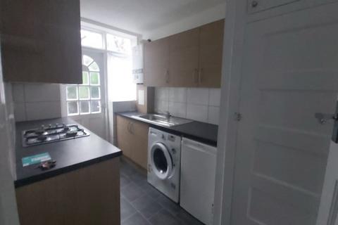 2 bedroom flat to rent, Brighton Road