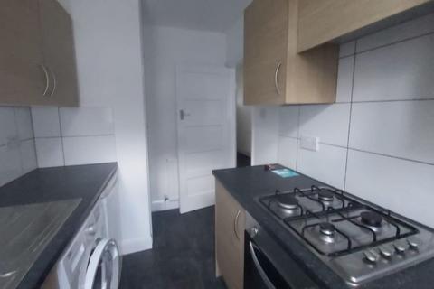 2 bedroom flat to rent, Brighton Road