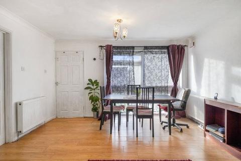 2 bedroom maisonette for sale, Englefield Close, Enfield EN2