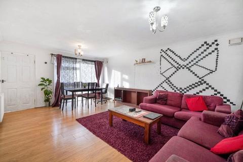 2 bedroom maisonette for sale, Englefield Close, Enfield EN2