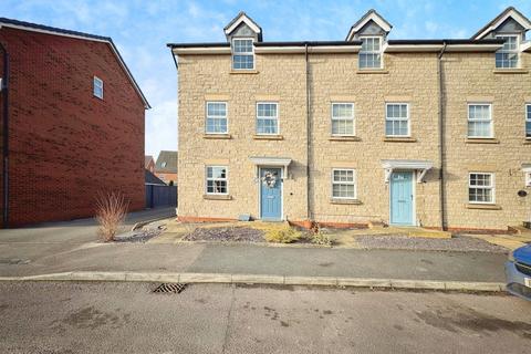 3 bedroom end of terrace house for sale, Middle Meadow, Worksop S81