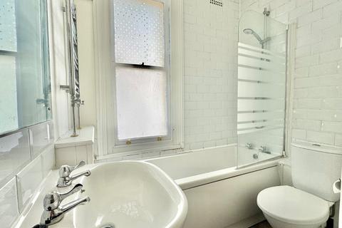 Flat 2, 31 Clifton Crescent, Folkestone, CT20 2EN