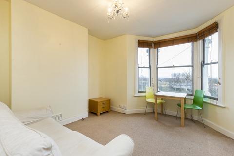 1 bedroom apartment to rent, Alexandra Road, London SW19