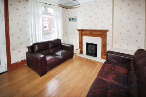 3 bedroom end of terrace house for sale, Middleton Avenue, Leeds LS26