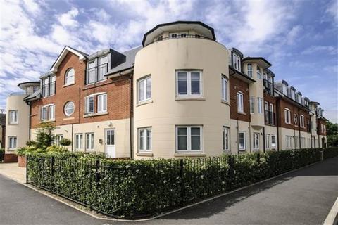 2 bedroom flat to rent, Station Road, Surrey TW20