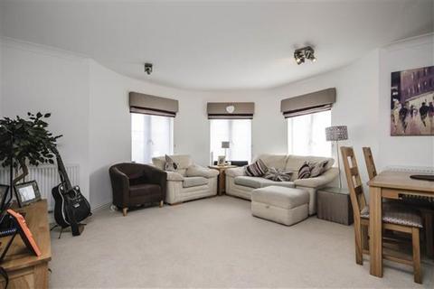 2 bedroom flat to rent, Station Road, Surrey TW20