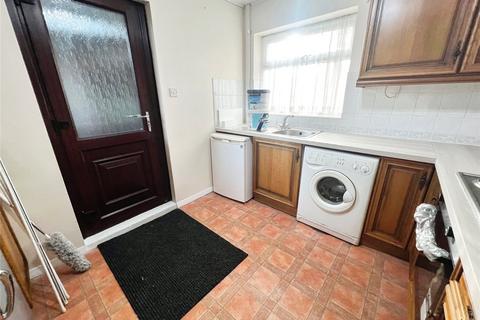 3 bedroom end of terrace house to rent, School Lane, Lincoln LN4