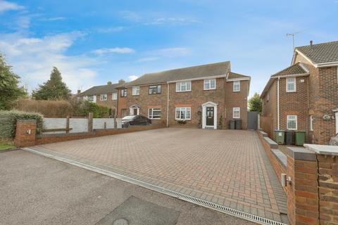 4 bedroom semi-detached house for sale, Wellfield, Kent DA3