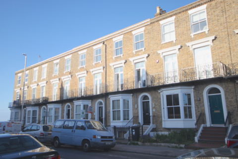 2 bedroom flat to rent, Westbrook Gardens, Kent CT9