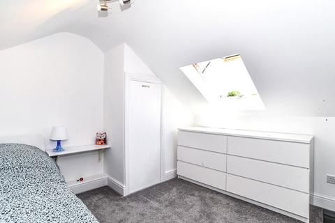 90 Bedford Avenue, Shaw, Oldham, OL2 7DW