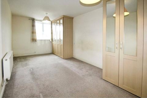 2 bedroom flat to rent, The Dell, Hampshire SO15