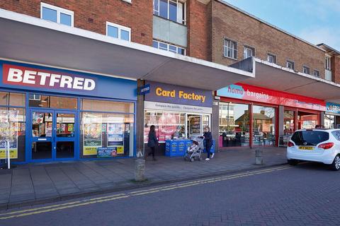 Convenience store to rent, Broadway and High Street, Scunthorpe DN16