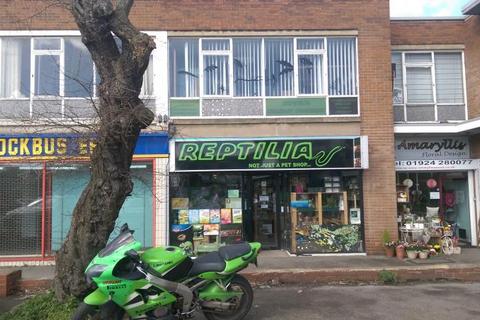 Convenience store to rent, M Towngate, Ossett WF5